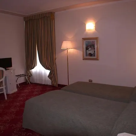 Отель Grand 4*
