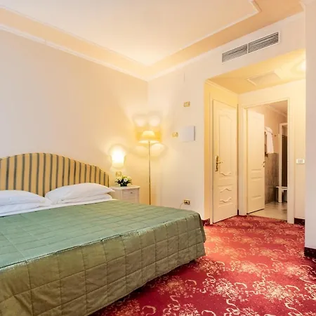 Отель Grand 4*