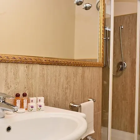 Отель Grand 4*