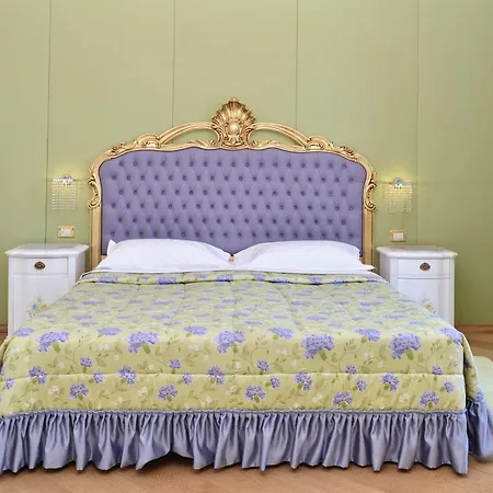 Отель Grand